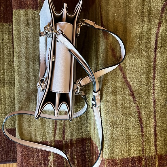 Guess logo purse - Picture 2 of 9